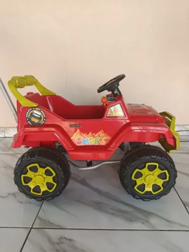Carro Infantil de Passeio com Pedal