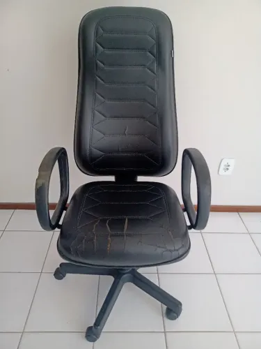 VENDO CADEIRA DE ESCRITÓRIO PRETA