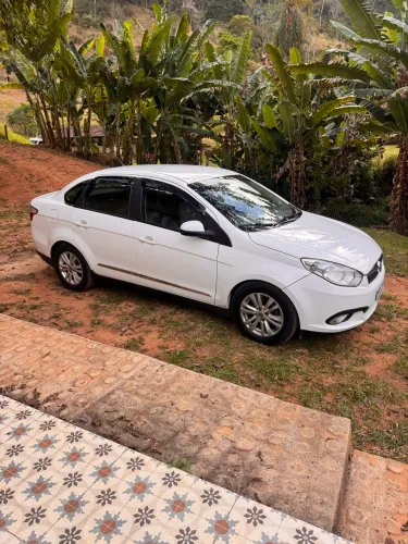 Fiat Grand Siena Essence 1.6 Flex 16V 2016