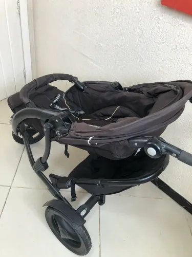 Carrinho de bebê duplo