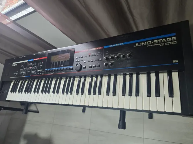 Roland Juno Stage 76 teclas