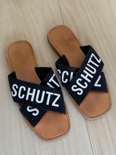 Sandália Schütz