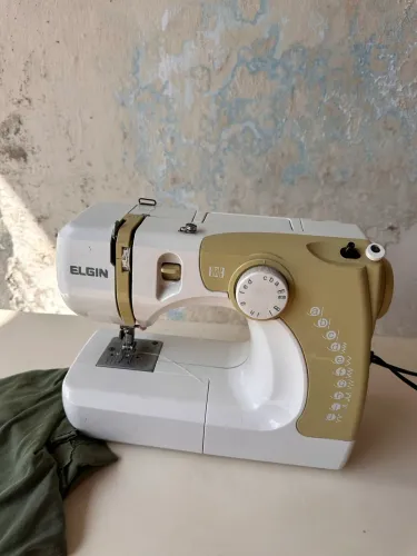 Duas Máquinas de Costura Singer + Elgin - R$ 1.000