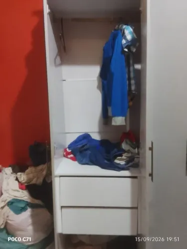 Guarda roupa semi novo