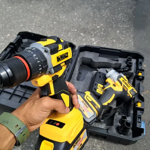 Parafusadeira DCD805 Dewalt com impacto