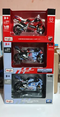 3 miniaturas moto GP