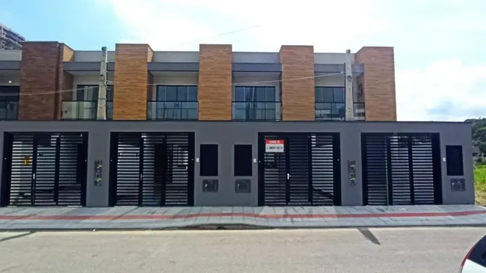 Sobrado para venda com 2 suítes em Balneario Pereque - Porto Belo - SC
