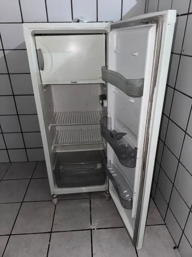 Vende-se geladeira consul