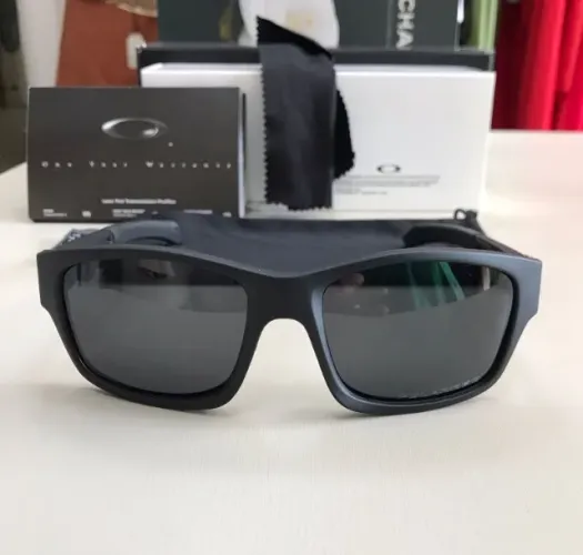 óculos de sol oakley jupiter squared black