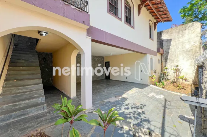 Casa com 6 quartos de 317m²; no Santa Lúcia