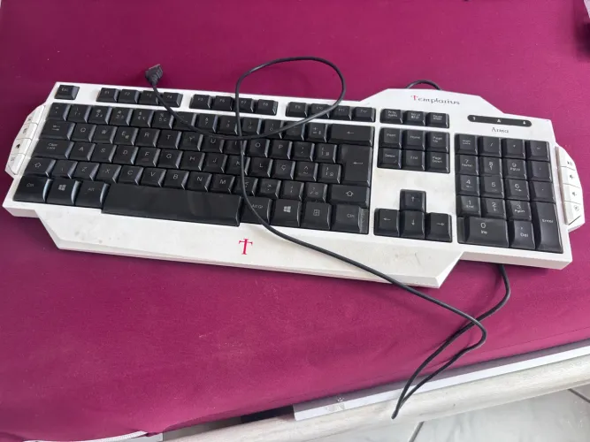 Teclado Templarius