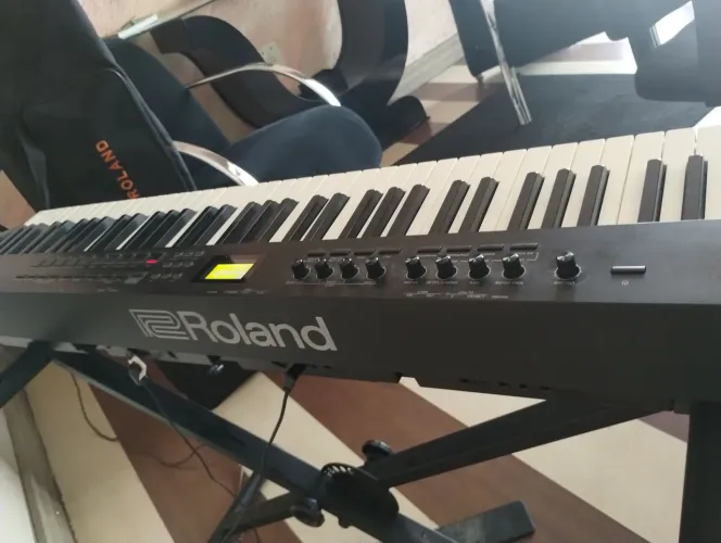 Piano digital Roland RD 88 novinho completo 