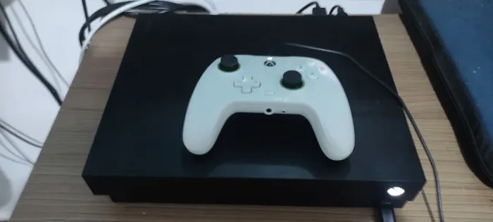 Xbox One X 1TB + Controle GameSir + Minecraft (Mídia Física)