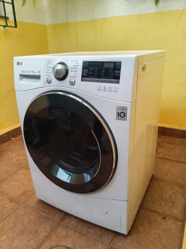Lavadora de Roupa LG 11kg (Carga Frontal)