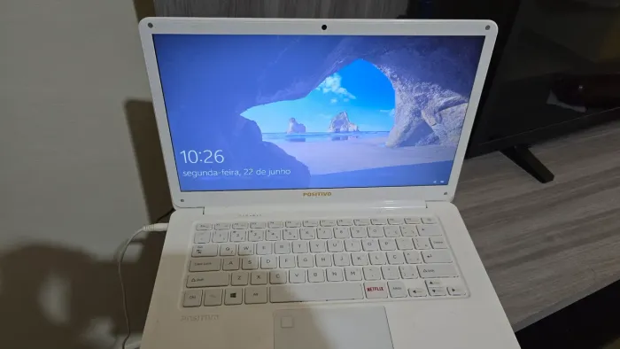 Notebook positivo Motion, ótimo para estudar. Bolsa de brinde!