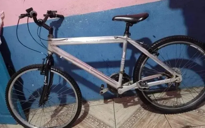 Bicicleta Caloi de alumínio aro 26 top toda completa faço entrega grátis