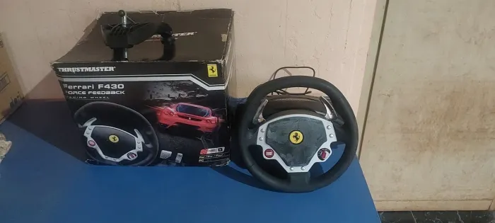 volante Thrustmaster Ferrari F430