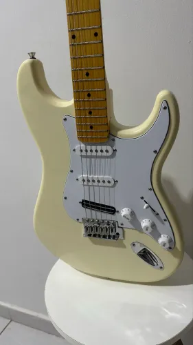 GUITARRA STRATO