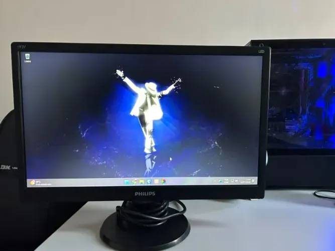 Monitor 19"