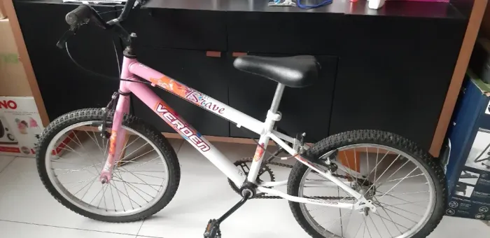 Bicicleta aro 20 rosa e branco