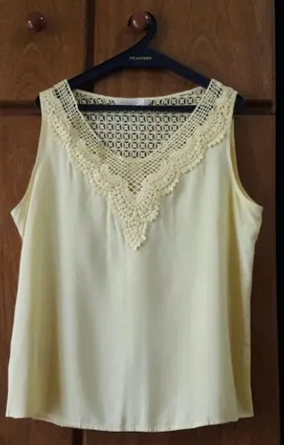 Blusa feminina com renda