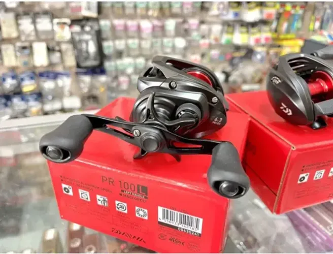 Carretilha Daiwa Pr 100l 190gr mais brinde incrível