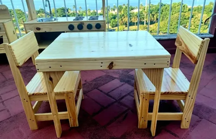 Conjunto de Mesa e 2 Cadeiras infantis Madeira