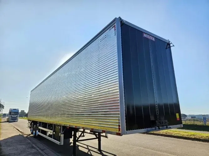 Carreta Baú Nostra Ano 25 0km 30 plts 15.40x 2.90 pneus novos rodas de alumínio