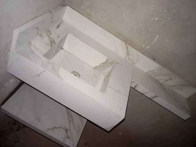 Pia Escupida De Banheiro Mais Prateleira Feita em Porcelanato. ?
