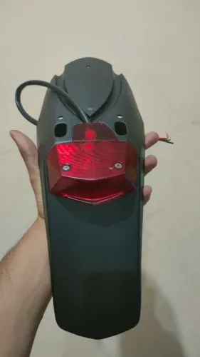 Paralama Traseiro Moto com Luz de Freio Polishop leia a descrição 