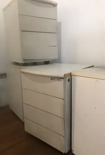 2 Gaveteiros com rodinhas ( aço inox)