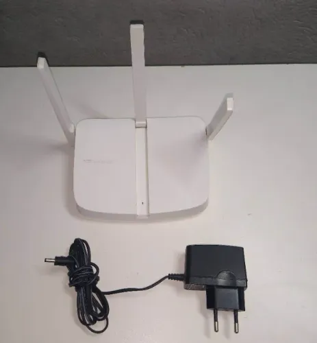 1 Roteador Mercusys MW305r com fonte - Usado