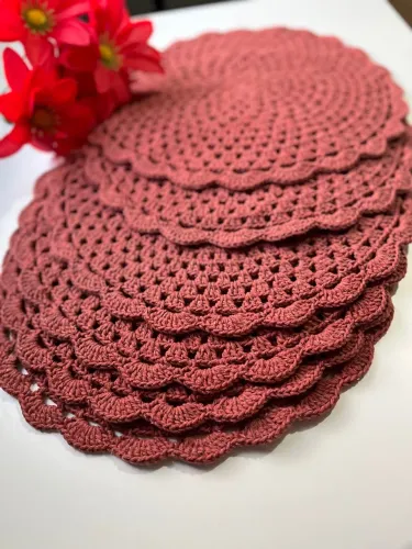 Jogo Americano de Crochê Artesanal - Elegância à Mesa