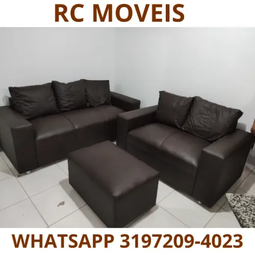 Sofá de Couro Sintético 3 e 2 Lugares + Puff - Resistência e Conforto