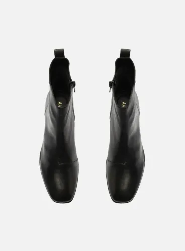 Bota em Couro preto Arezzo - 35,  36 e 37