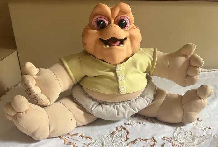 Boneco Talking Baby Sinclair - Baby Sauro- The Walt Disney Company
