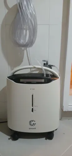 Concentrador  de oxigênio Yuwell modelo 8F-5AW 