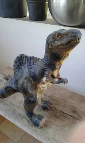 Dinossauro Controle Remoto