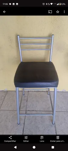 Banqueta com assento preto