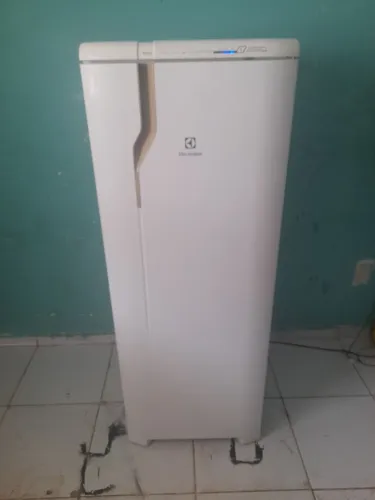 Vende-se geladeira Electrolux frost free seminova