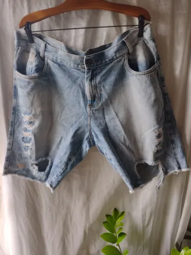 Bermuda masculina jeans.