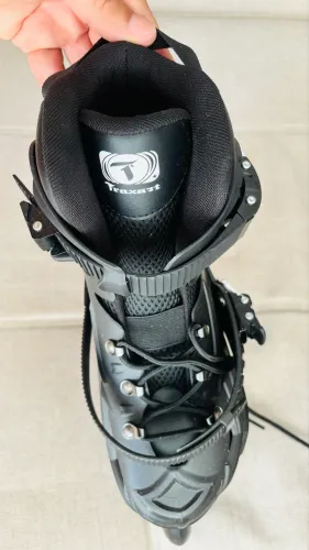 Patins Traxart Freestyle Dynamix Preto 80mm Abec-7 + Brinde 