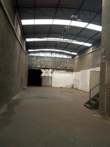 Barracão á venda no Parque Universitário
