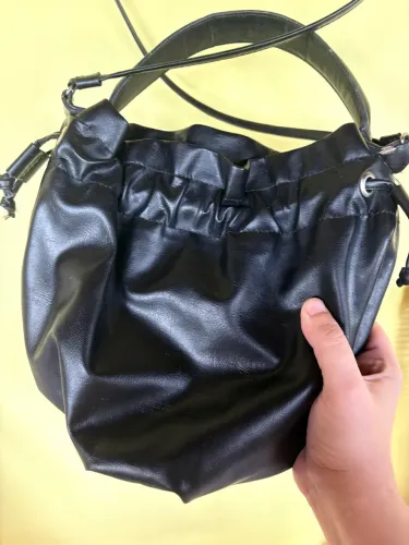 bolsa mini tiracolo em couro arezzo (facilito entrega)