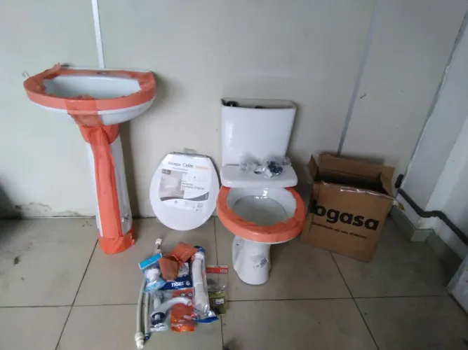 Conjunto de Vaso e Pia Logasa Novos