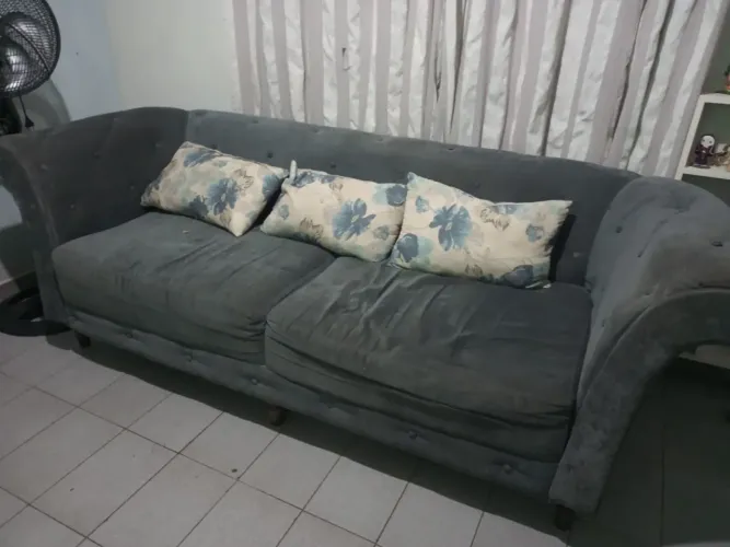 Sofá 3 lugares seminovo