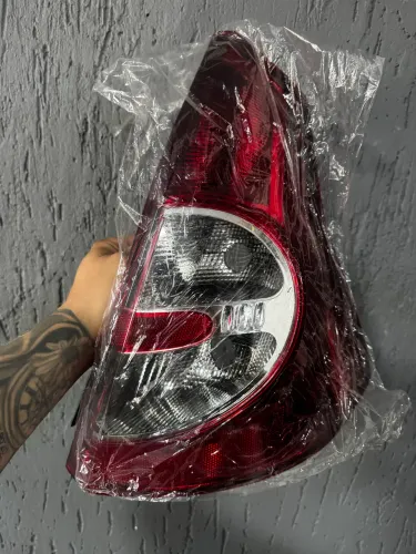 Lanterna Sandero - Lado direito