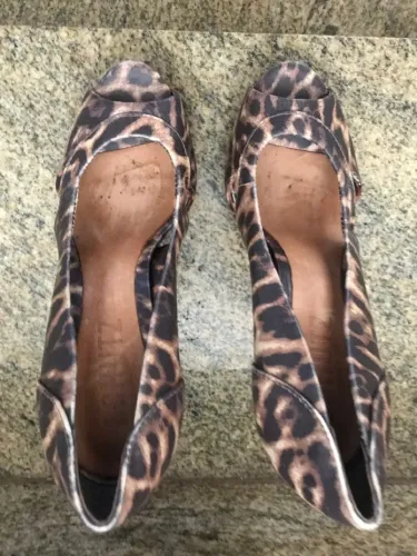 Sapato feminino estampado Animal Print