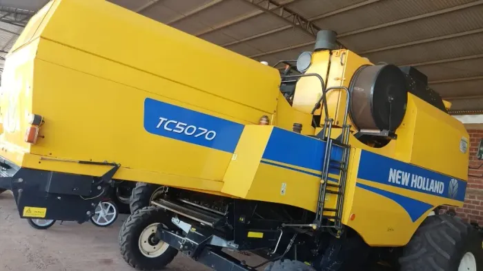Colheitadeira TC 5070 Ano 2016, Plataforma 17 pés.