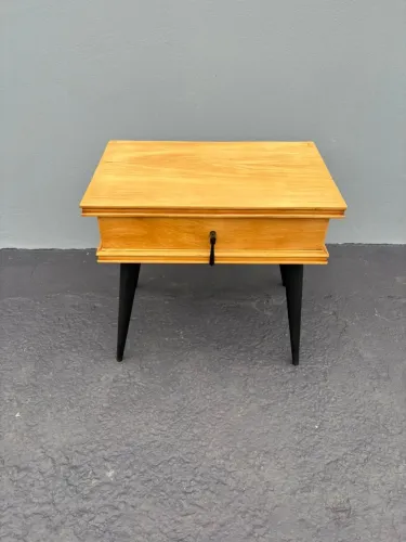 Mesa de Apoio/Mesa de Cabeceira Retrô
